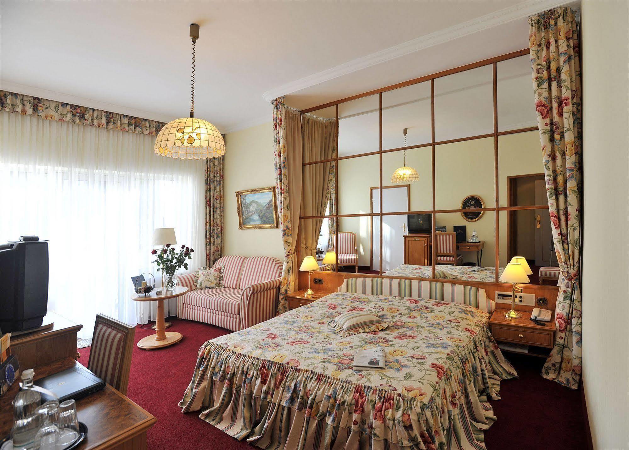 Ringhotel Giffels Goldener Anker Bad Neuenahr-Ahrweiler Bagian luar foto
